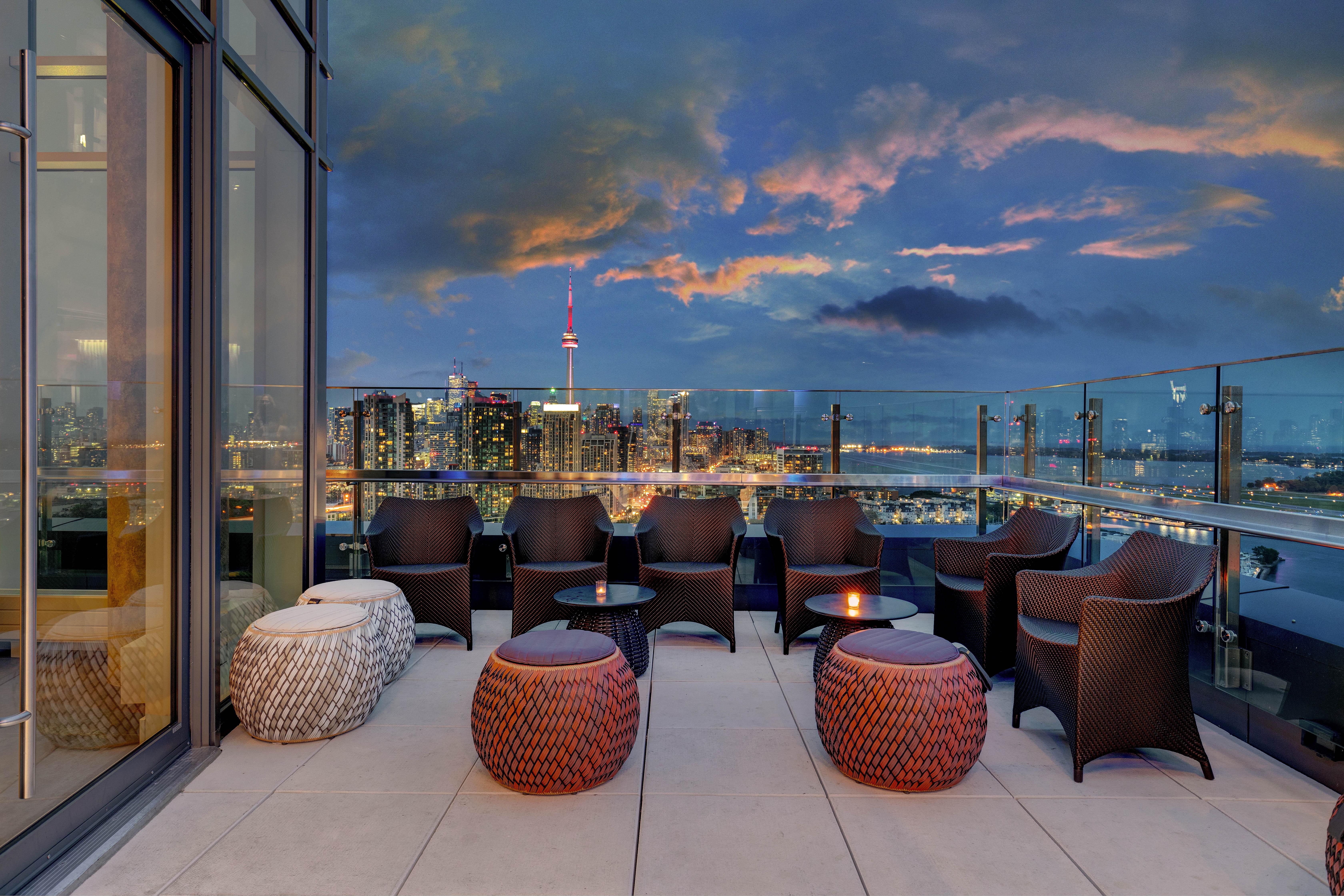 Hotel X Toronto, A Destination By Hyatt Hotel Extérieur photo View from the rooftop terrace