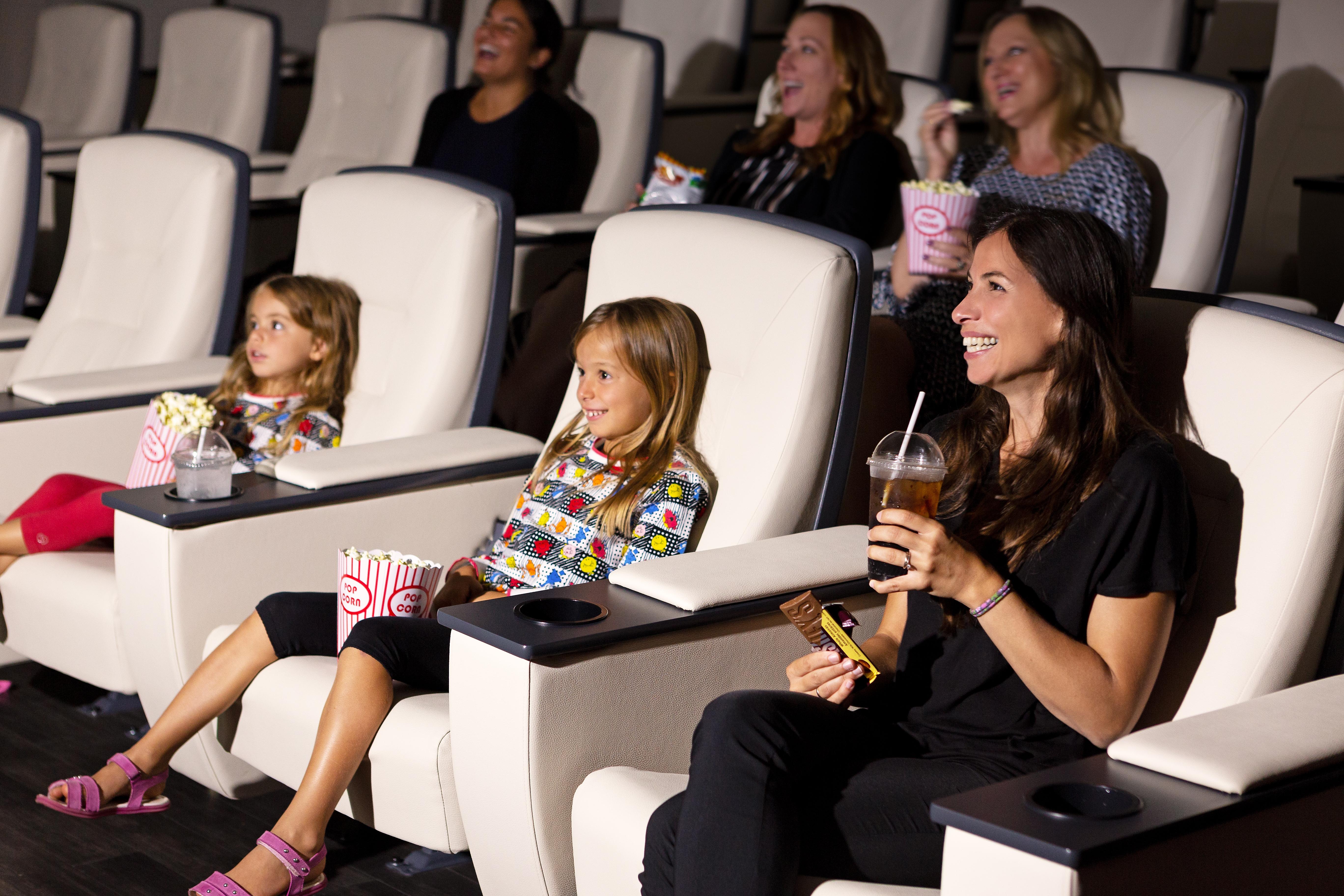 Hotel X Toronto, A Destination By Hyatt Hotel Extérieur photo Moviegoers at a movie theater
